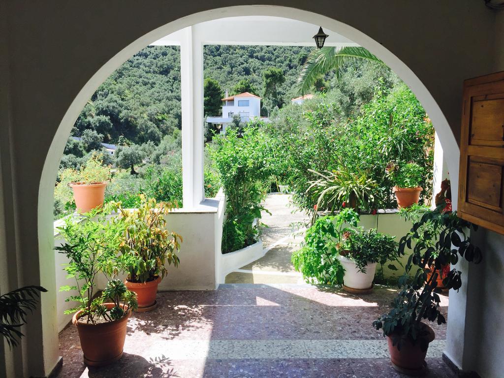 Villa Meroulas Megali Ammos  Extérieur photo